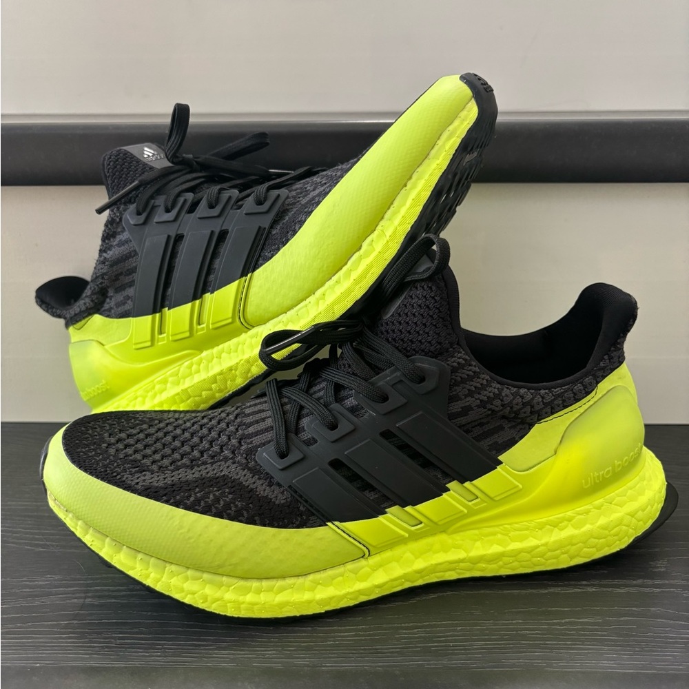 Adidas Ultraboost 5.0 DNA Black Safety Yellow Volt H68071 Men's Size 9